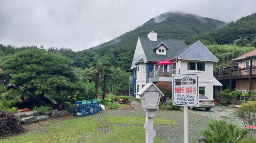 Namhae House | White House
