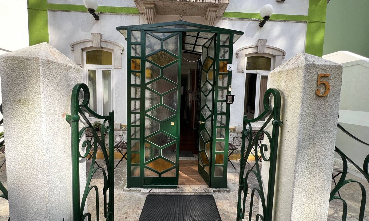 Sao Sebastiao da Pedreira Hostel | White House Lisbon Hostel