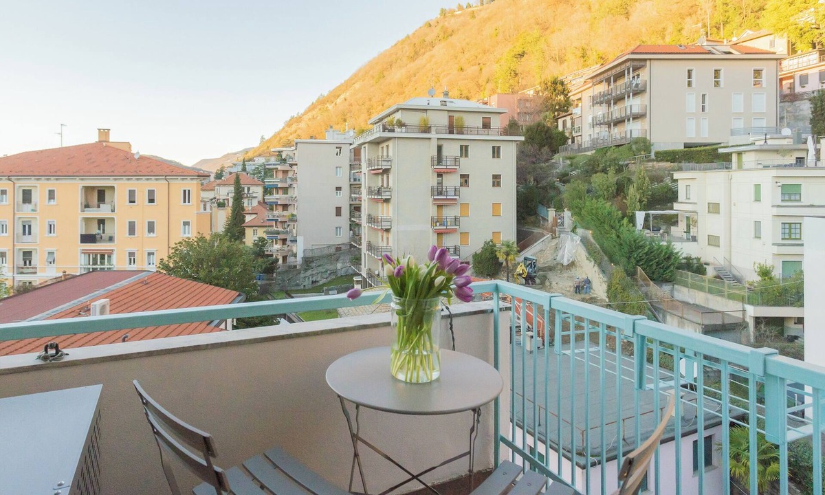 Como Apartment | White Lake View Apartment