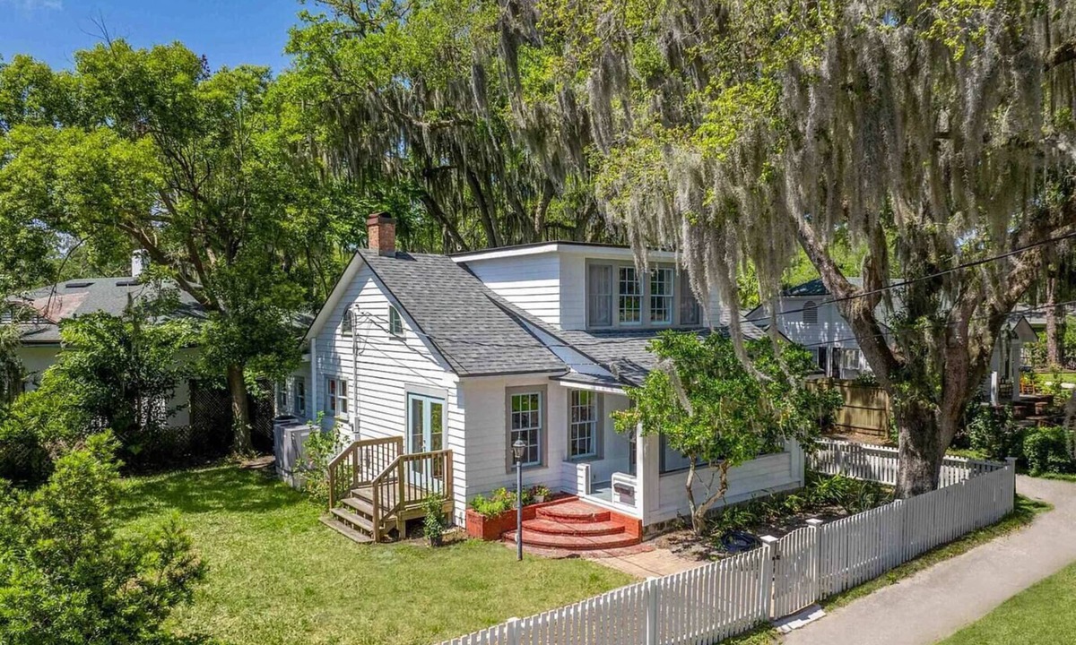 St. Augustine House | White Lily Cottage, White Lily Cottage