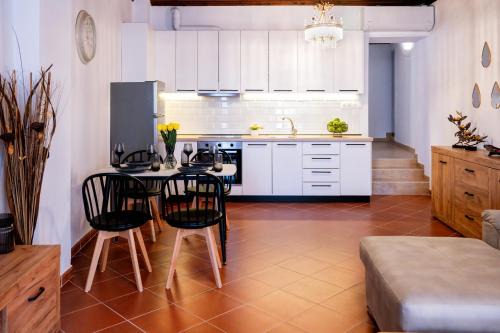 Amphipolis Apartment | White Lotus