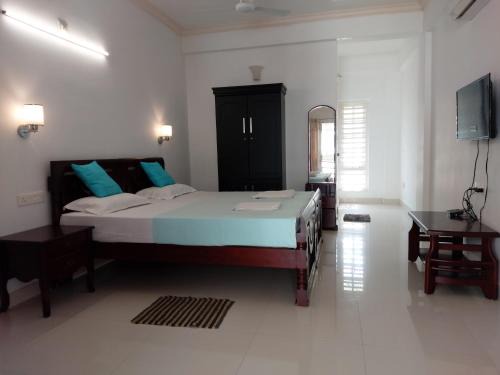 Neyyattinkara Hotel | White lounge beach resort