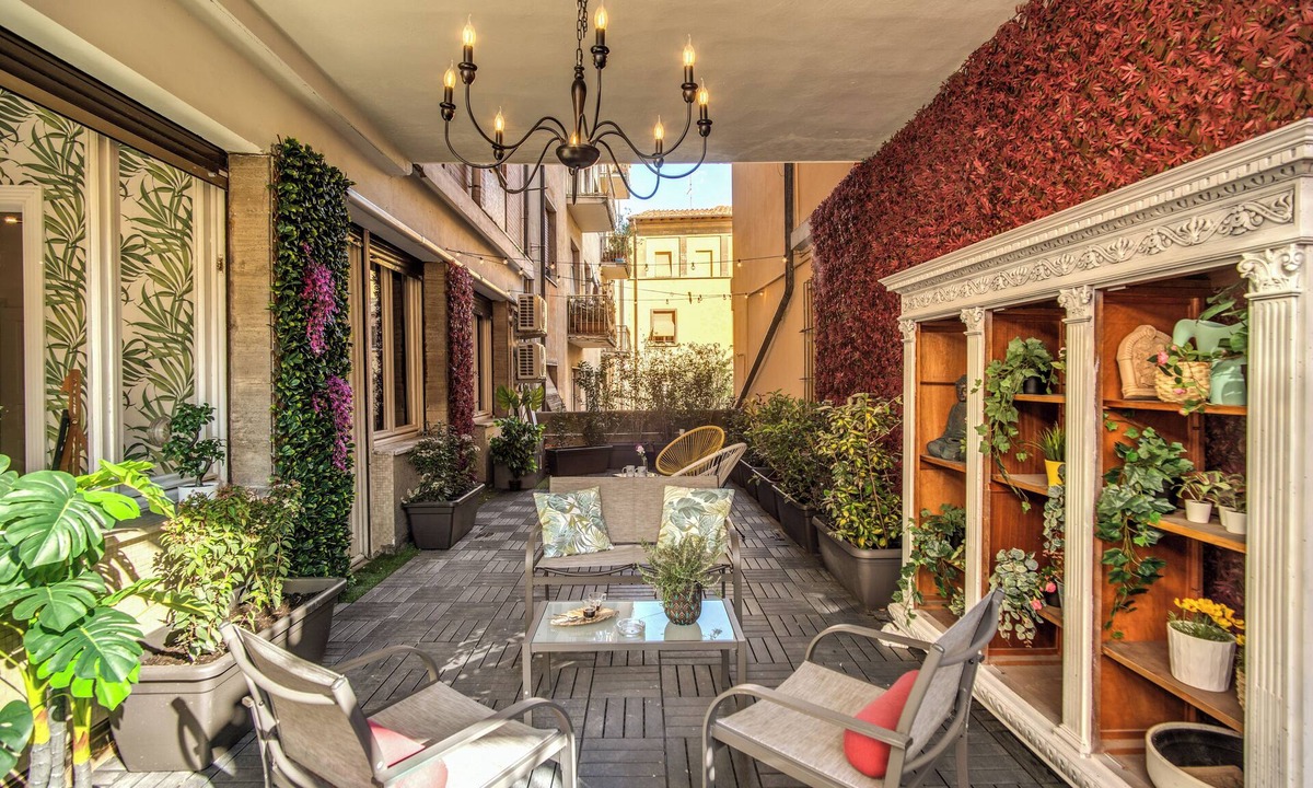 San Francesco Apartment | White Mirror Apartment
