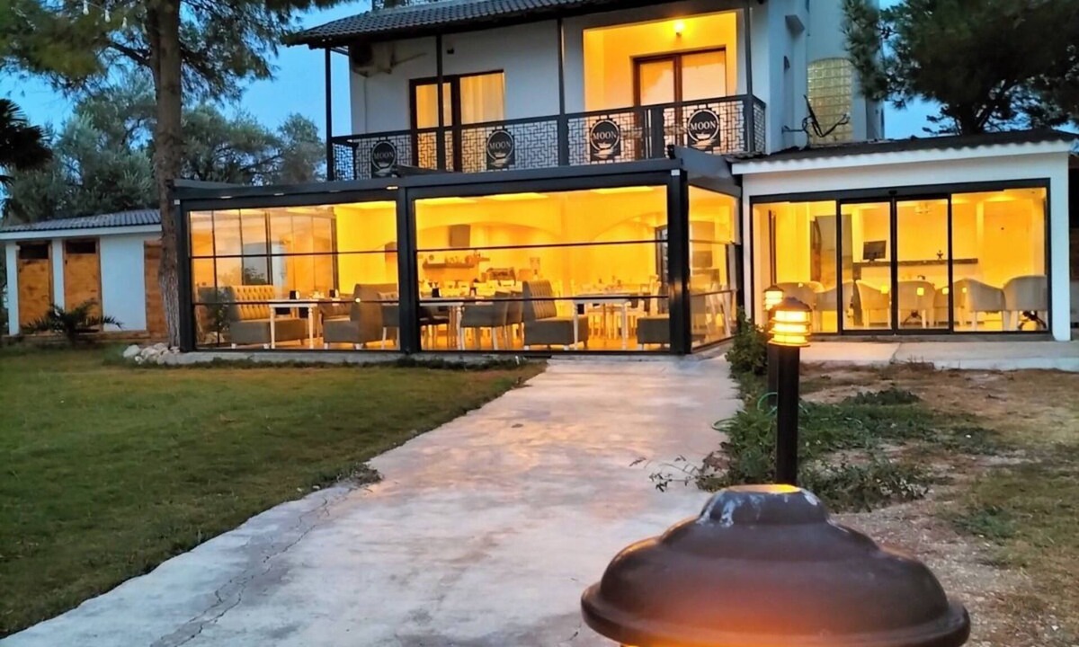 Ozbek Koyu Bed & Breakfast | White Moon Hotel