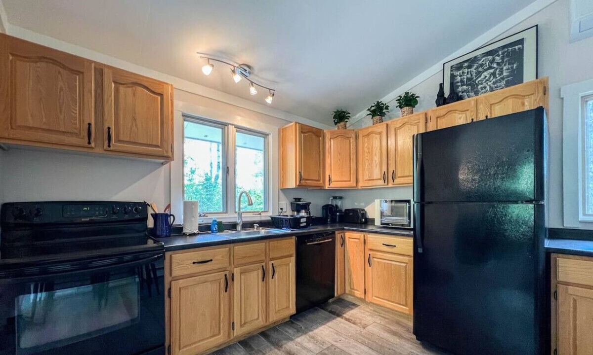 Intervale Ski Chalet | White Mountain Chalet | Minutes to Hiking + Rivers