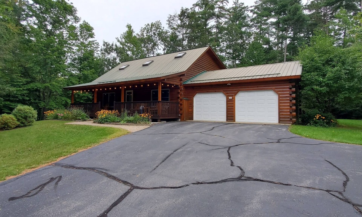 Bartlett Cabin | White Mountain Log Cabin Getaway Hike~Dine~Ski~Shop
