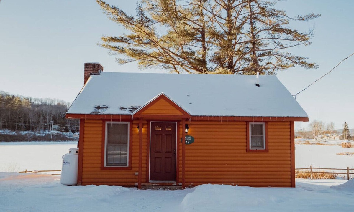 Bethlehem Cabin | White Mountains Hiker Lakefront Log Studio