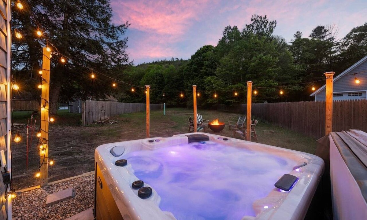 Woodstock House | White Mtn Hot Tub Retreat The Bit O’ Honey