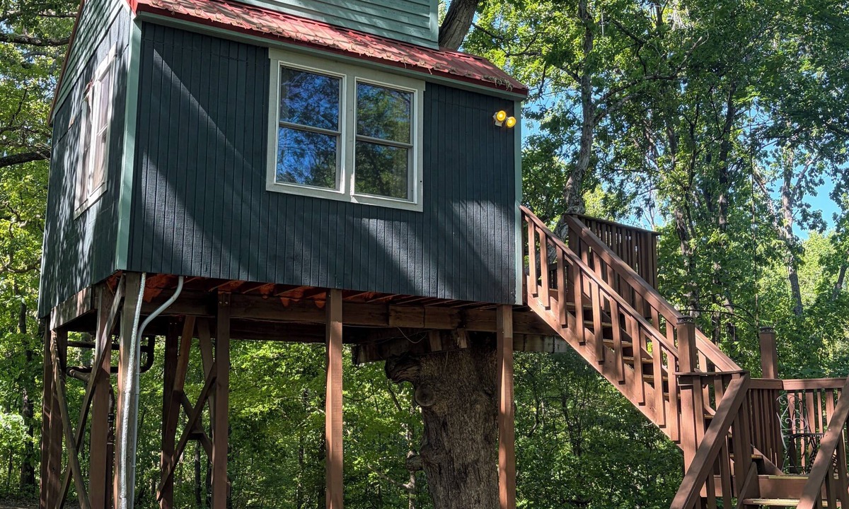 Hardin County Cabin | White Oak Tree House by Garden of the Gods in the Shawnee National Forest