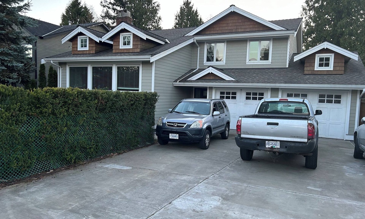 Surrey House | White Rock Fire Place Massage. 10 min Walk To The Beach.
