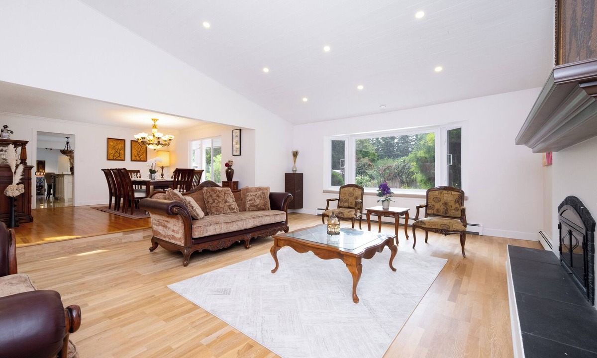 Surrey House | White Rock Luxury Retreat 5BR Surrey Home w/Pool