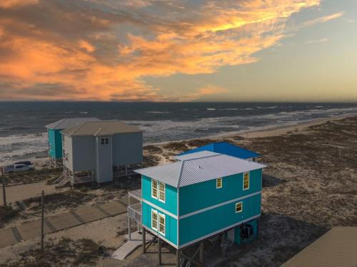 Fort Morgan House | White Sand Beachfront Paradise