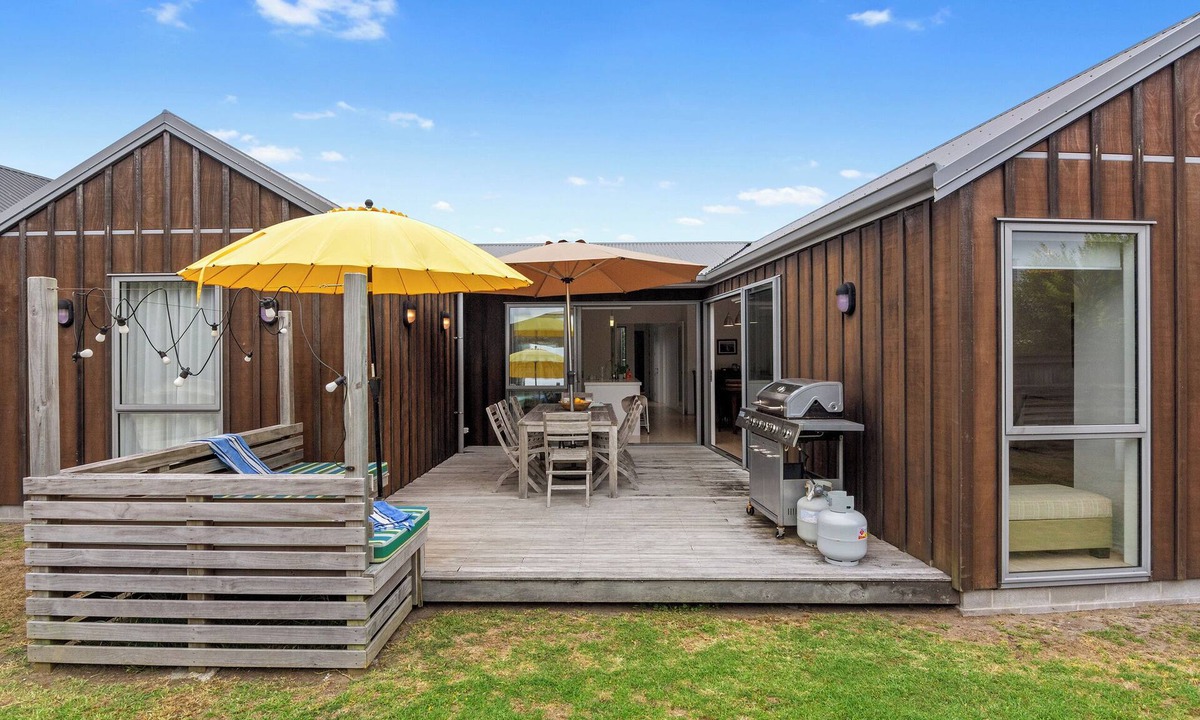 Omaha House | White Sands Haven - Omaha Family Escape