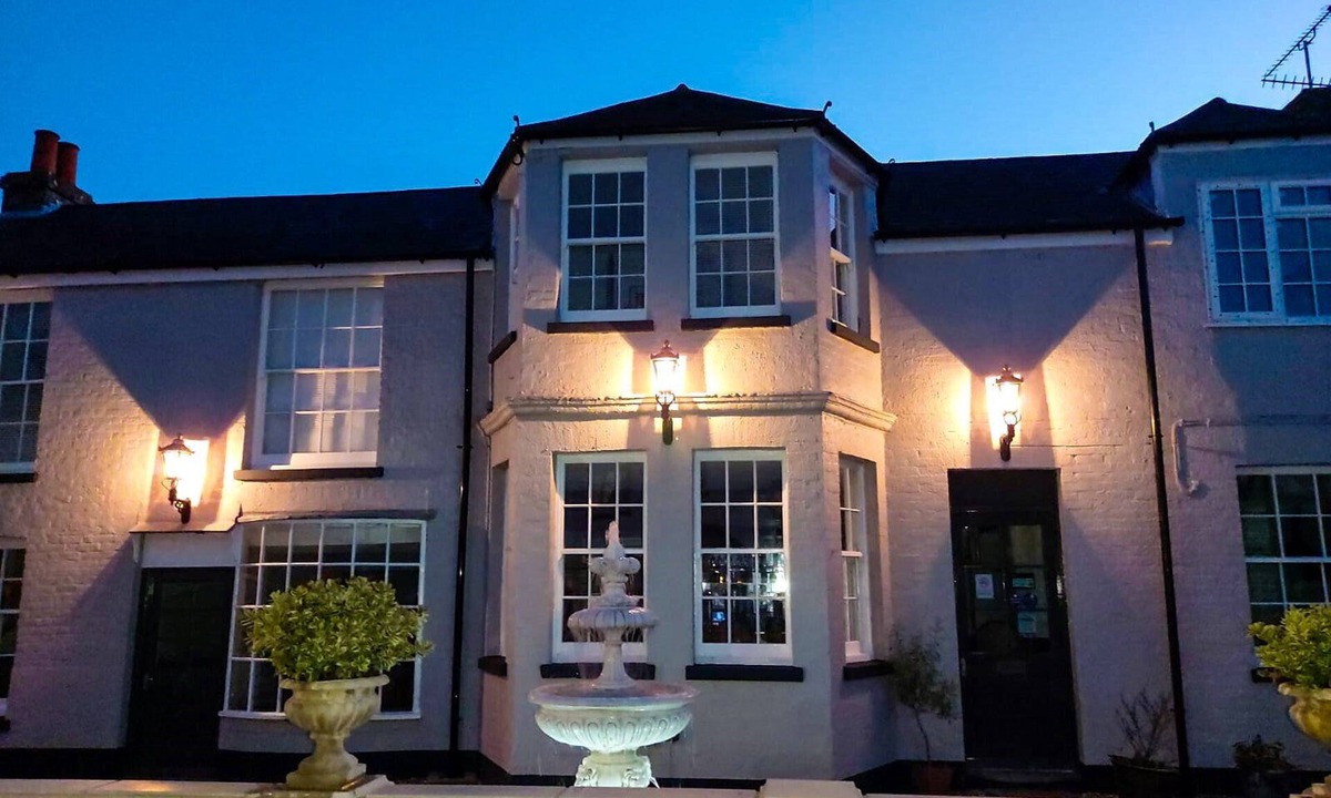 Westmarsh Bed & Breakfast | White Stag Lodge