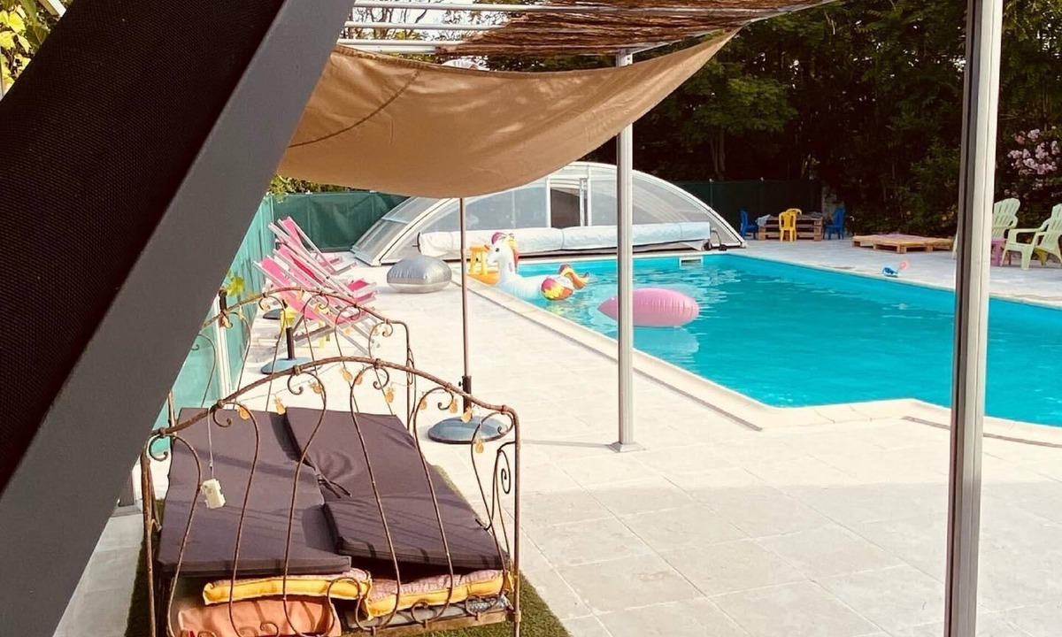 Fargues House | white stone cottage in the countryside, with swimming pool. Magnificent view