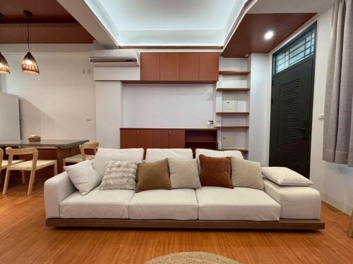 Douliou Villa | White