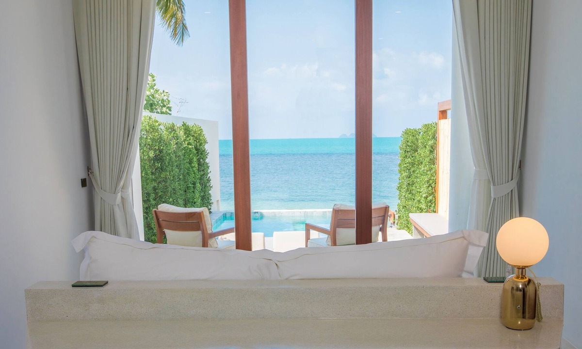 Bang Po Hotel | White Whale Beachfront Pool Villa