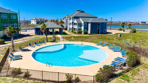 Corpus Christi House | WhiteCap Beach, Pool, BBQ Sleeps 8