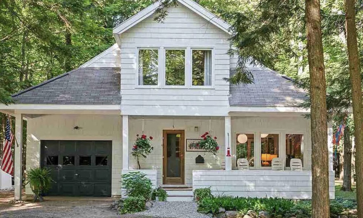 Harbor Springs Cottage | Whitehaven is ready for Summer! Get 10% OFF if you book NOW for July/Aug dates!