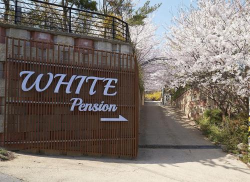 Eulwang-ri House | Whity pension