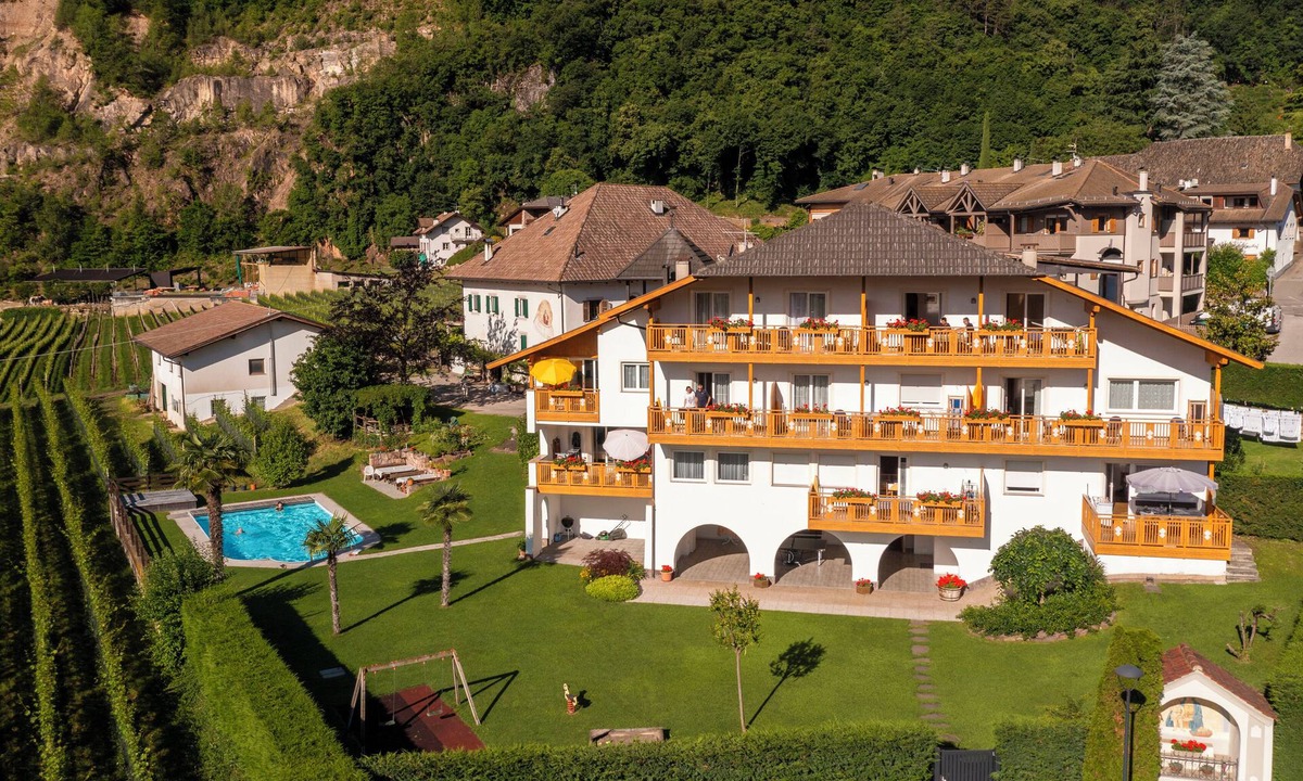 Andriano Apartment | Wieserhof vacation apartment in Andriano with panoramic views between Bolzano and Merano
