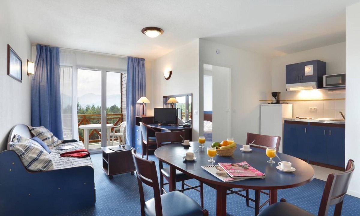 Pyrenees 2000 Apartment | Wifi, 100m from resort center, view mountain, fitness, swimming pool, terrace, balcony, tv