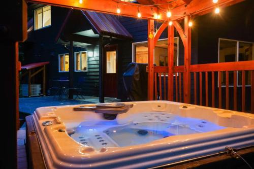 Glacier House | Wild Goose Lodge