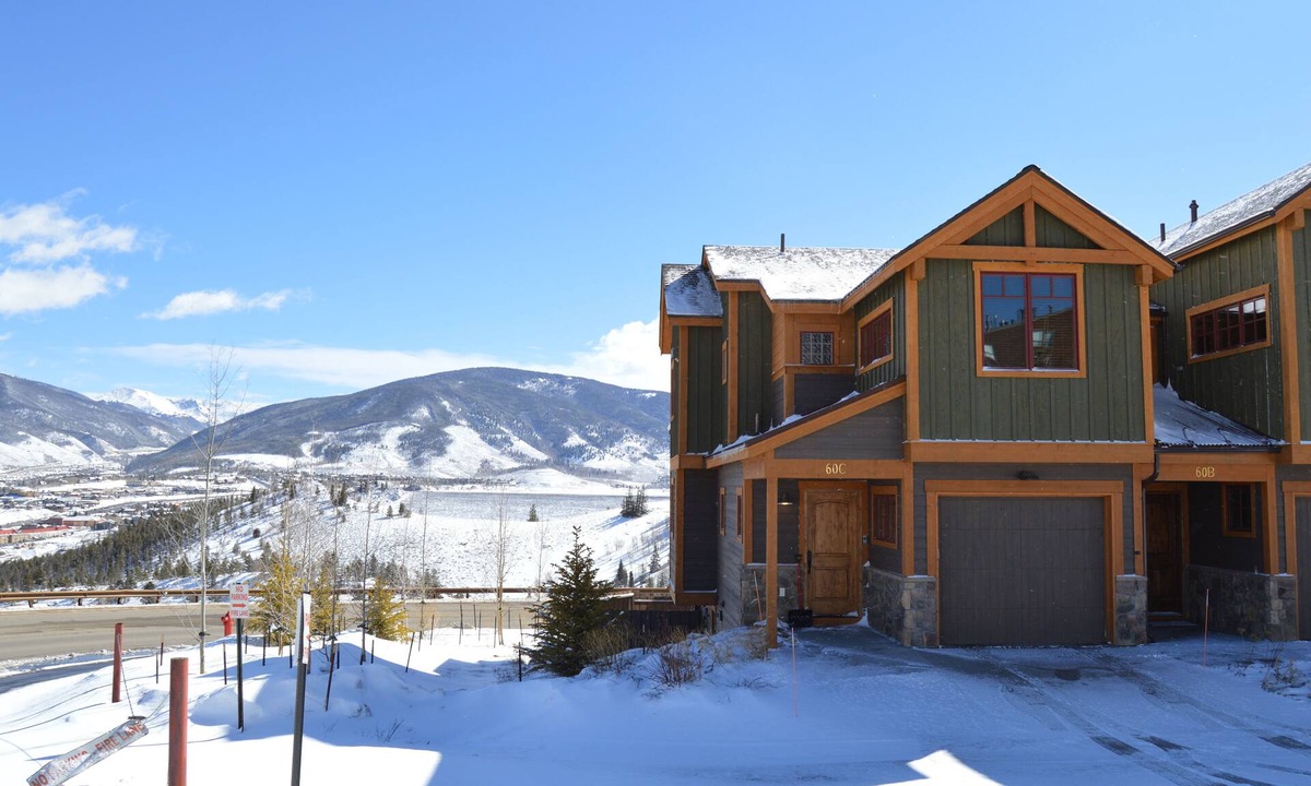 Wildernest House | Wildernest's Finest Townhome- Awesome View- Hot Tub, Fire Pit, Internet, Bus