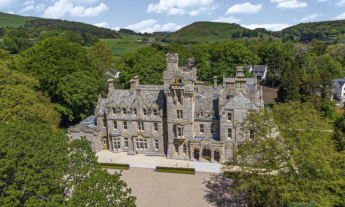 Newland Near Ulverston Cottage | WILLIAM TOWER SUITE STONE CROSS MANSION, family friendly in Ulverston
