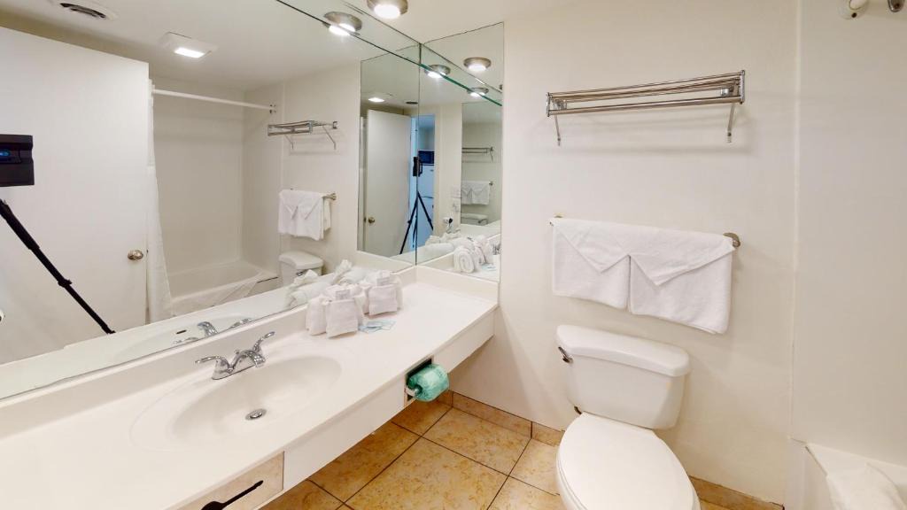Myrtle Beach Apartment | Willow Bay 705 Oceanfront Suite, Renovated Spring 2023 desirable Golden Mile Location
