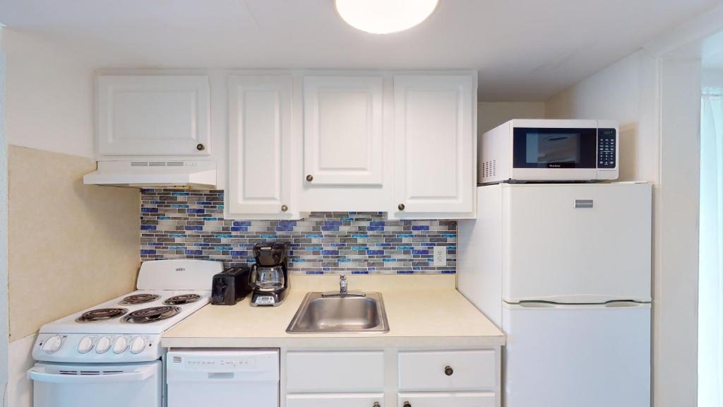 Myrtle Beach Apartment | Willow Bay 806 Oceanfront Suite, Renovated Spring 2023 desirable Golden Mile Location