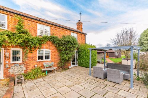 Hickling House | Willow Cottage by Leap Escapes