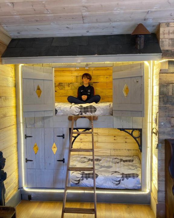 Fifield House | Willow Court Farm Studio East & Petting Farm, 8 mins to Legoland & Windsor, 15 mins to Lapland UK