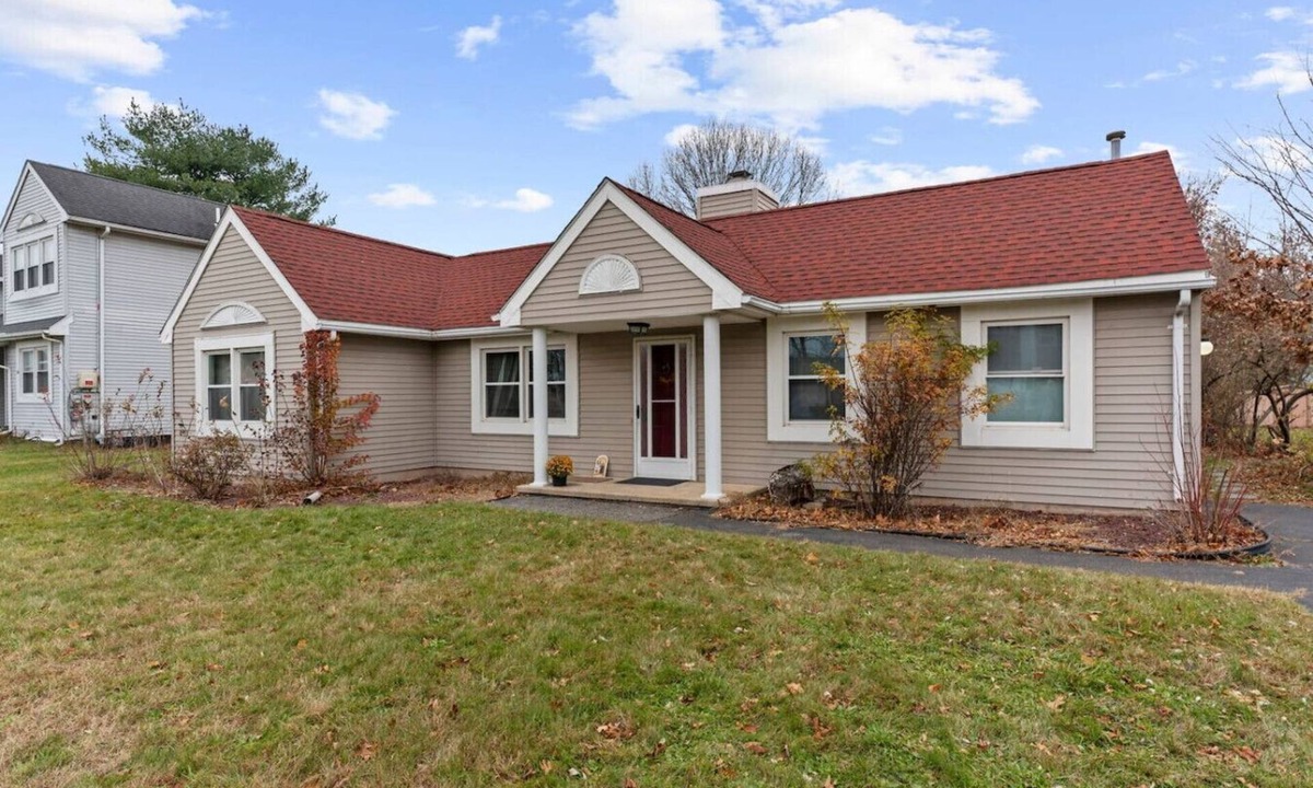 Manchester House | Willow Haven 2BR Cozy Retreat, Close to Hartford