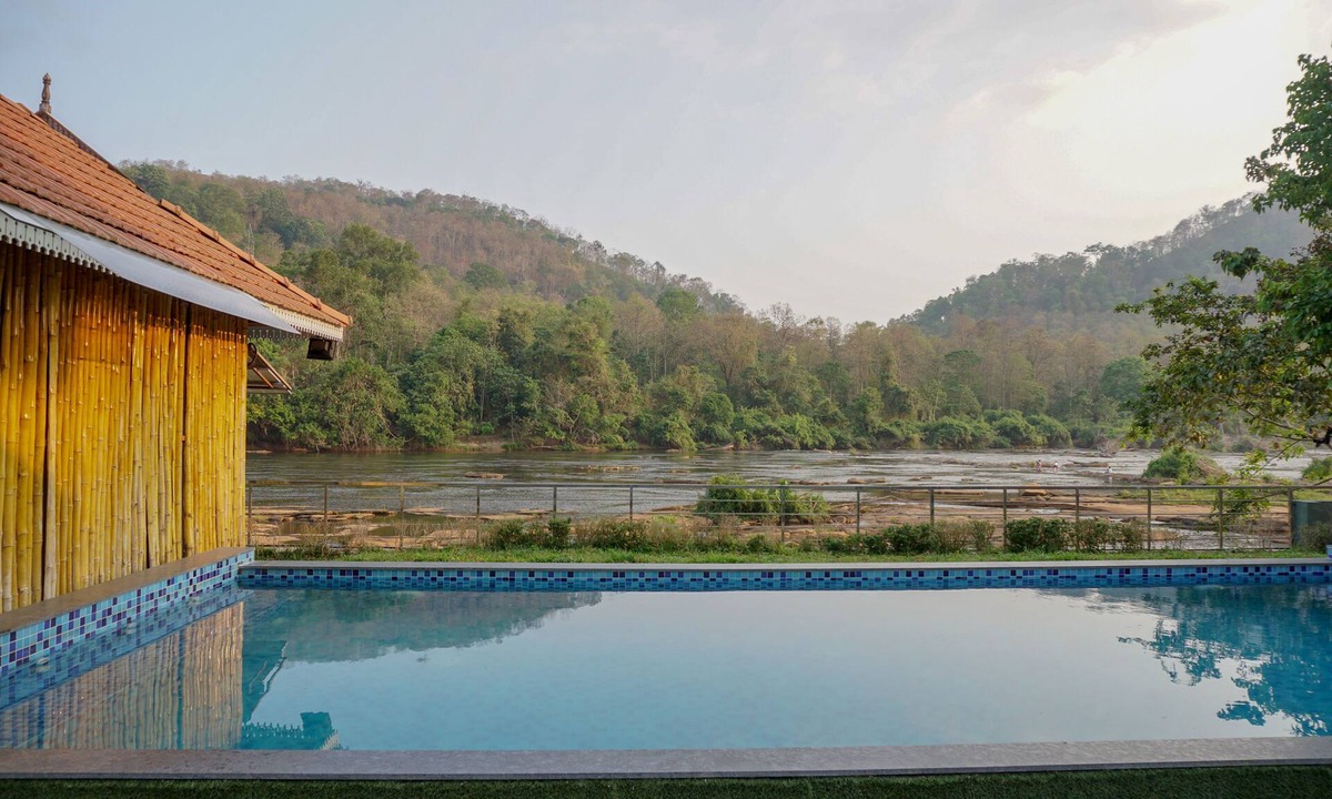Perumbavoor Hotel | Willow Heights Athirapally