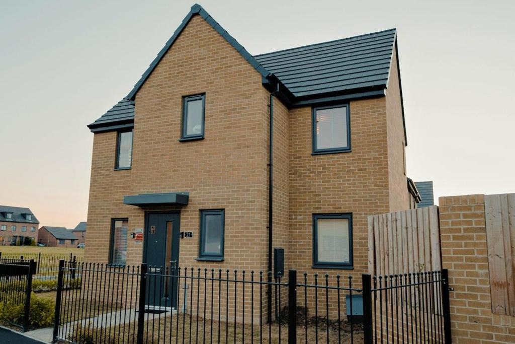 Thurnscoe House | Willow Heights Modern 5-7 Persons/3 Bed Detached