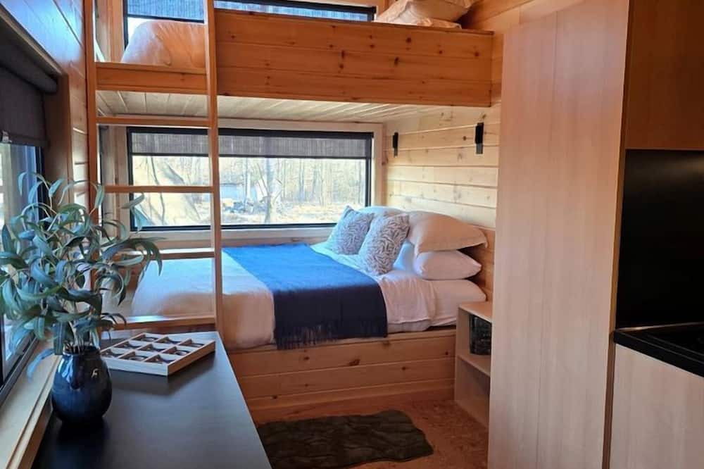 Quakertown House | Willow: Modern Eco-Pod Retreat in Pennsylvania Forest in a Tiny Cabin with Scenic Views