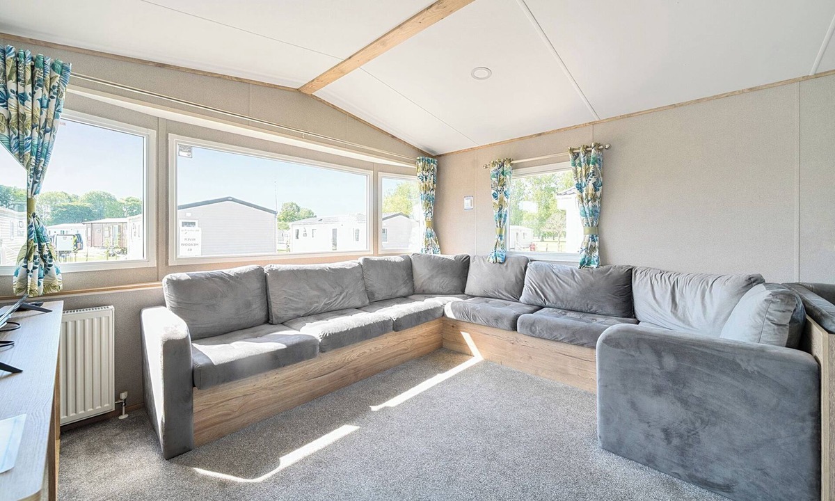 Great Houghton Cottage | WILLOWBROOK HIDEAWAY - BILLING AQUADROME in Billing Aquadrome Holiday Park