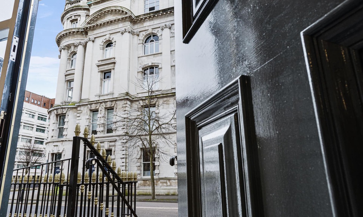Belfast Central District Hotel | Wilton House