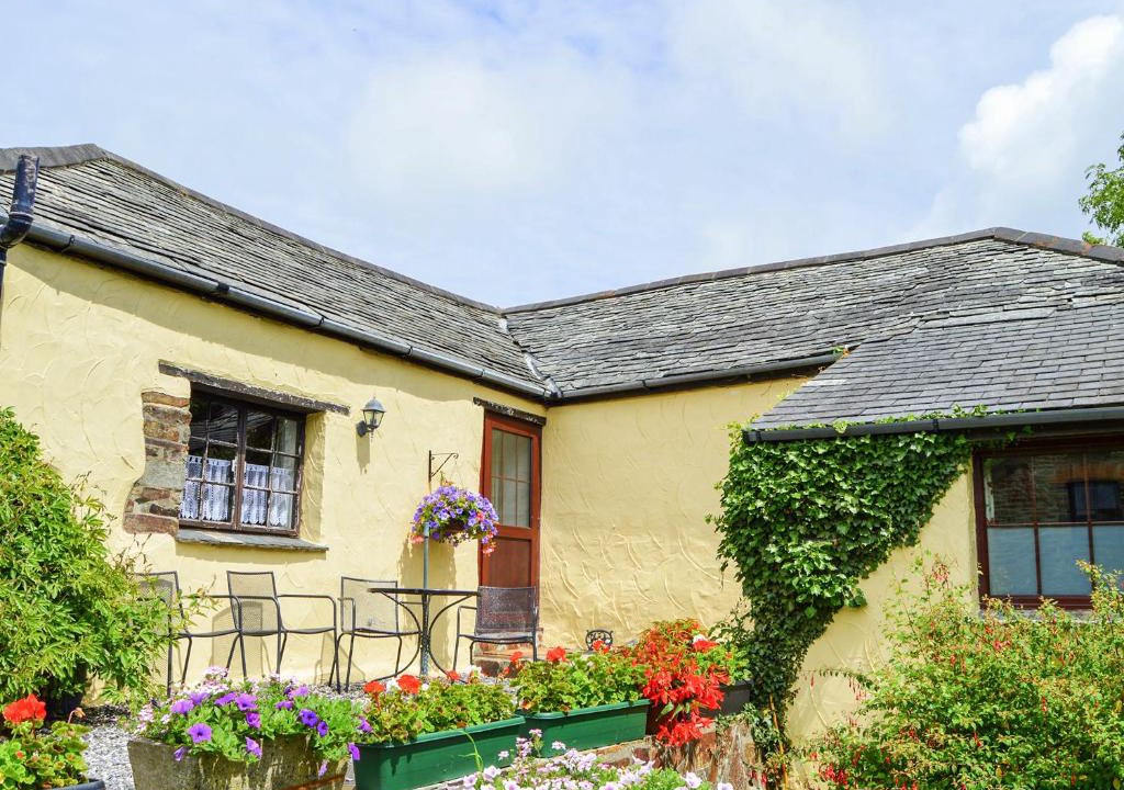 Hartland House | Windbury Cottage