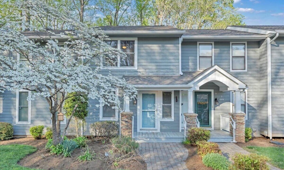 North Shore House | Windlass on Waters edge