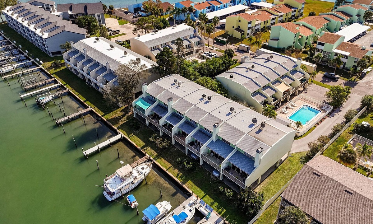Indian Rocks Beach House | Windrush Waterfront Townhome Pool