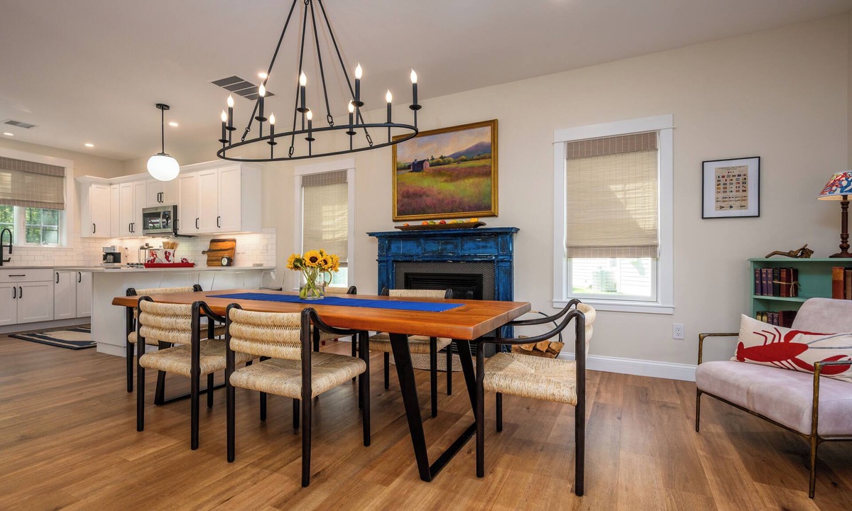 Arundel Cottage | Windswept cottage, heated pools, 15 Mins to beaches, Hiking Trails, & game room