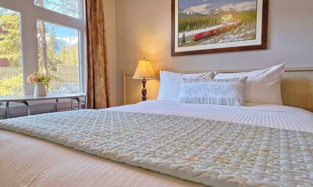 Canmore Condo | Windtower lodge QenBed Suite/Heated UGParking