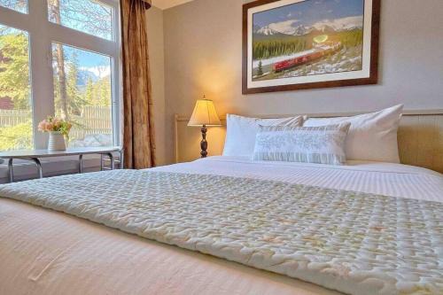 Canmore Apartment | Windtower Lodge Queen Bed Suite-UGParking&Walking2DT