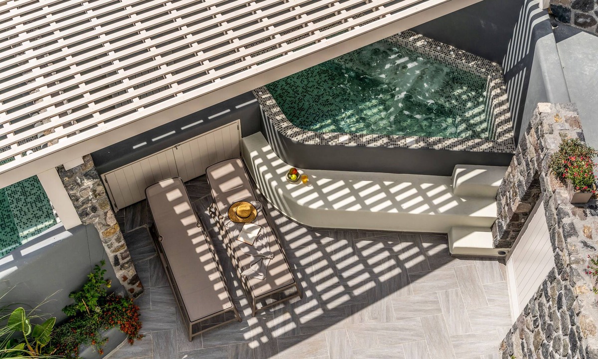 Pyrgos House | Wine and Yard Caves