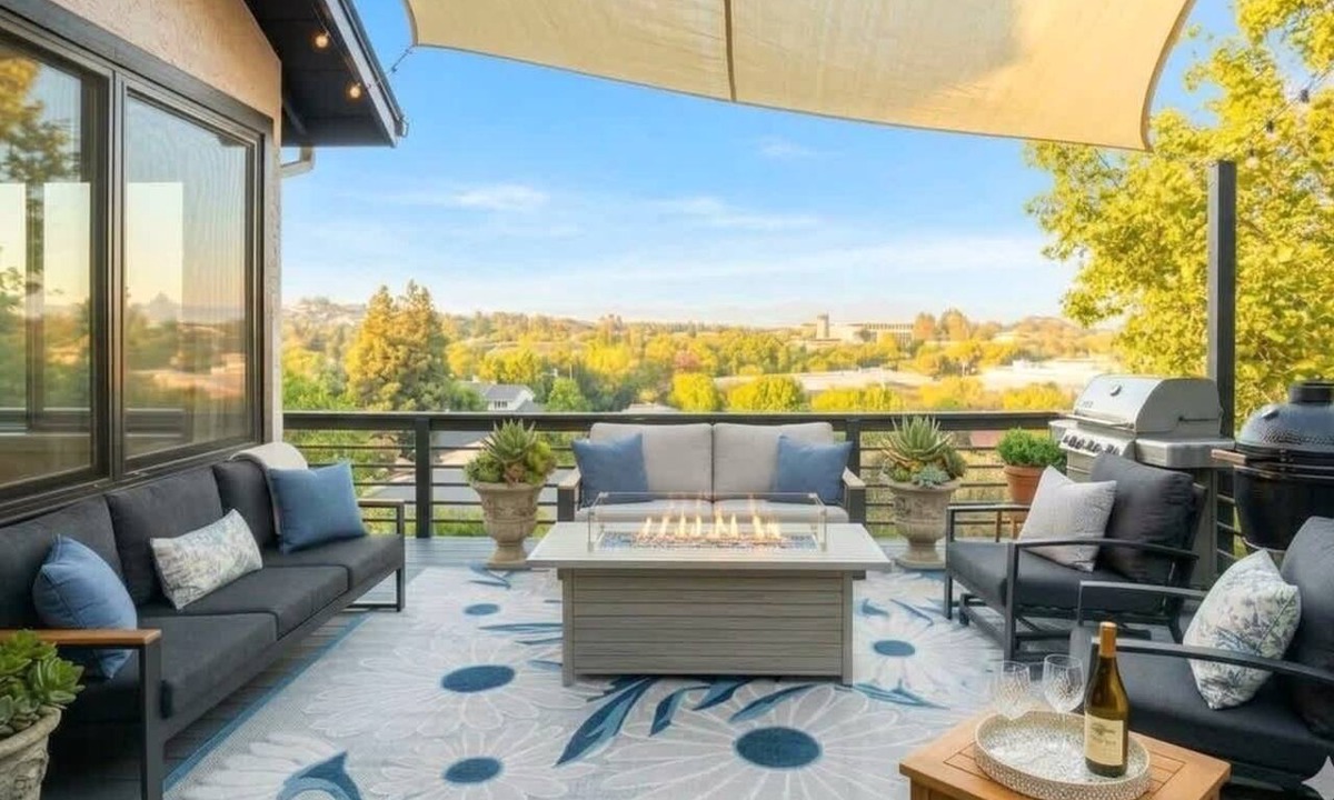 Templeton House | Wine Country Escape: King Beds, Hot Tub & EV Charger