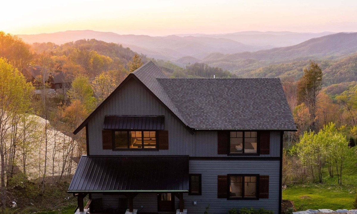 Elk Park House | Wine Down at Eagles Nest - New, Pets, Hot Tub, Pool Table, Views, Near Winery!