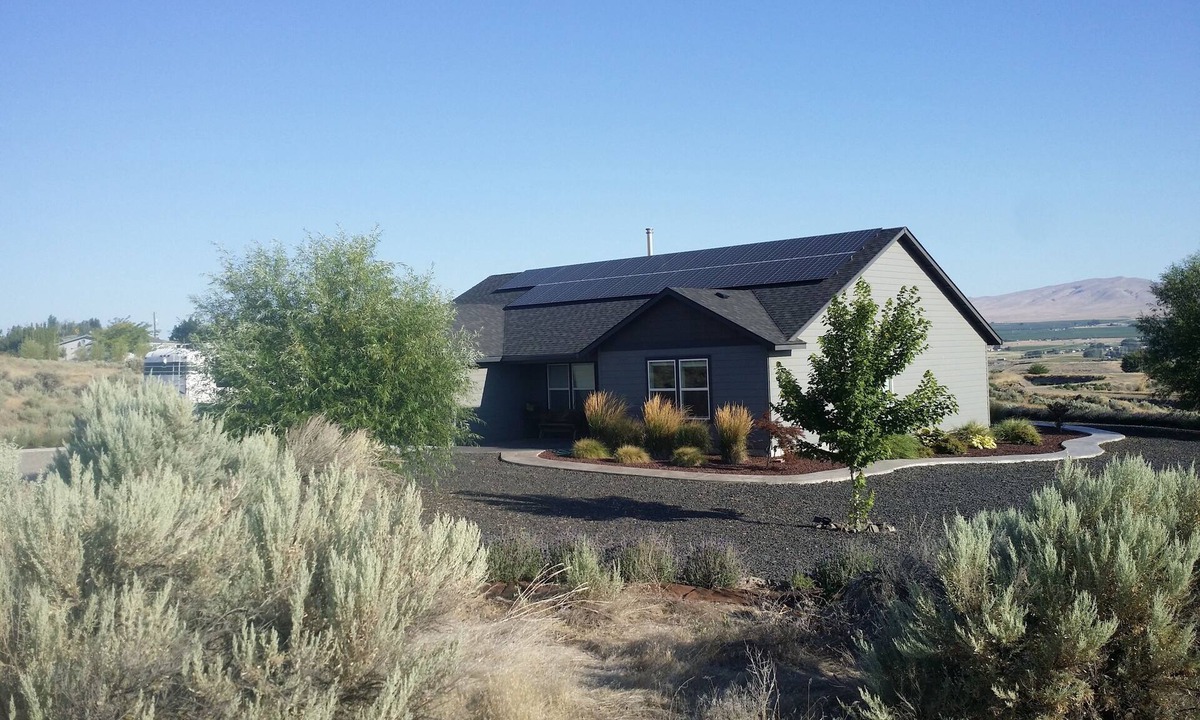 Benton City House | Wine tasting from this eco-friendly home with stunning views.
