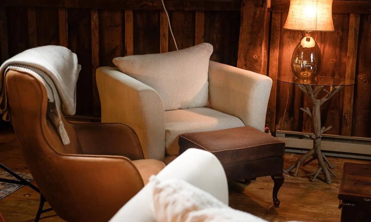 Nottingham House | Winery & Vineyard Mill with 1000+ acres of hiking. Farm with Goats & Horses